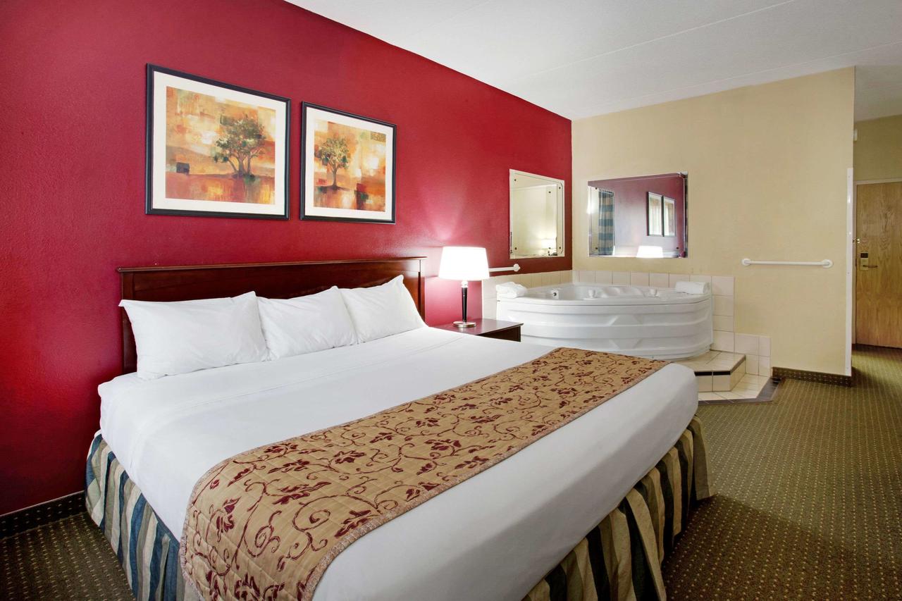 Ramada By Wyndham Bettendorf - thumb 32