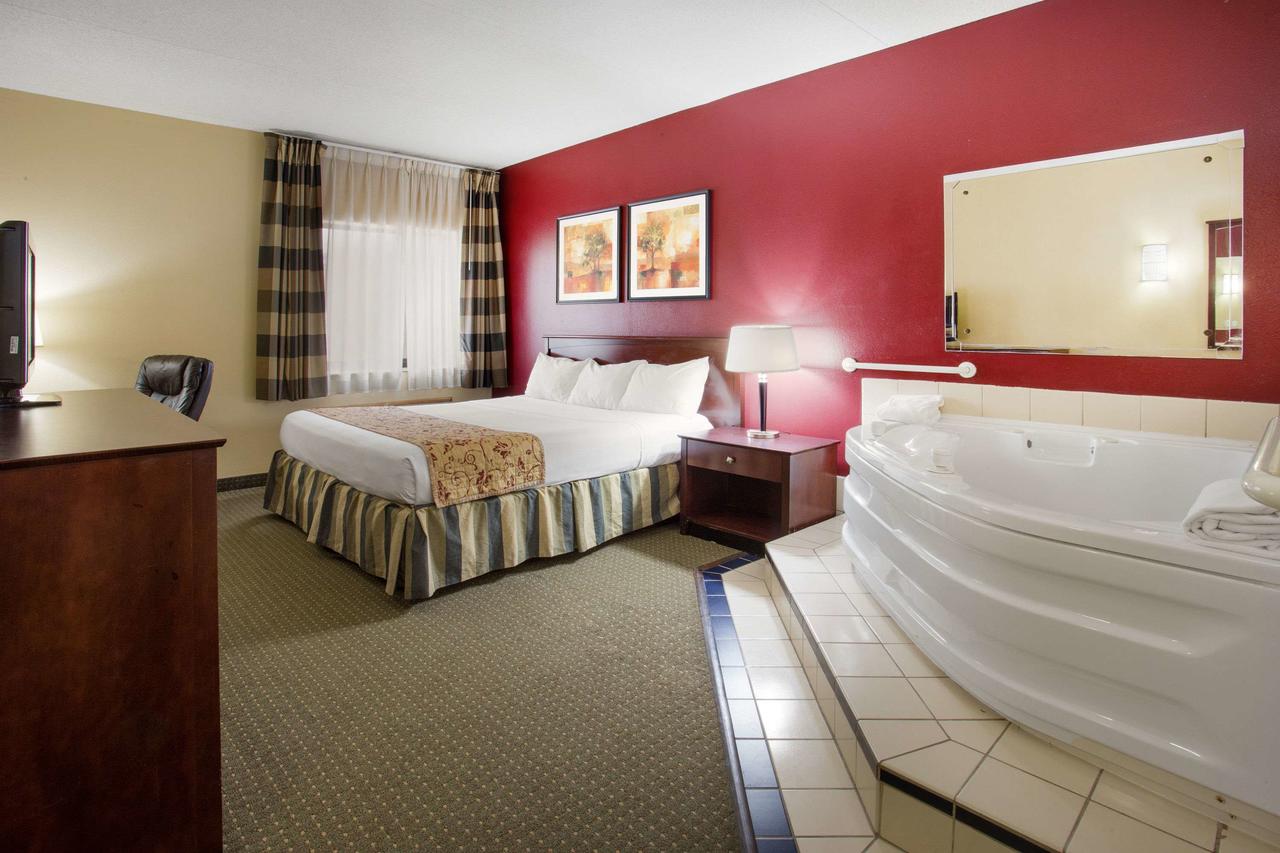 Ramada By Wyndham Bettendorf - thumb 38