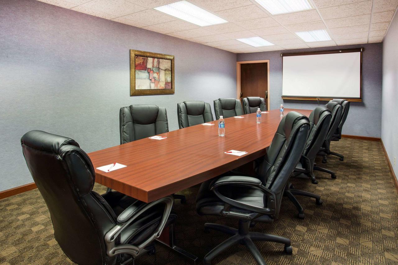 Ramada By Wyndham Bettendorf - thumb 40