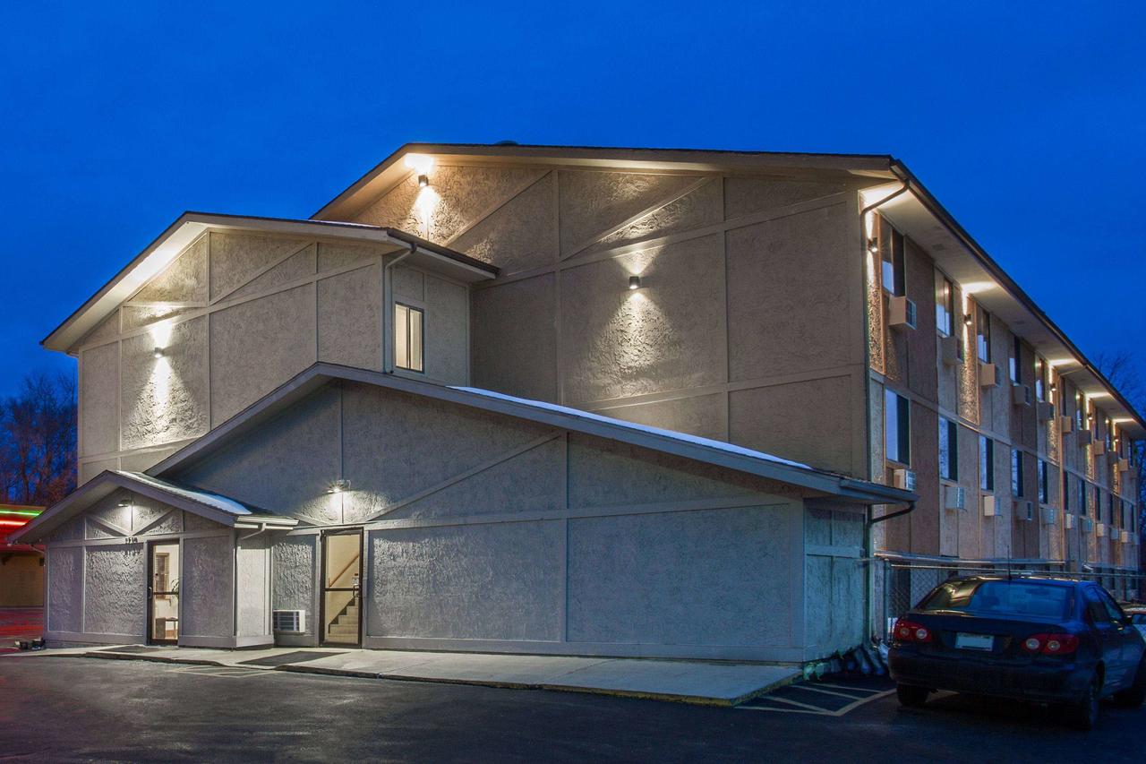 Super 8 By Wyndham Dubuque/Galena Area - thumb 1