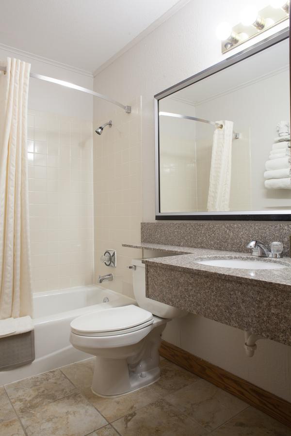 Heartland Inn Coralville - thumb 16