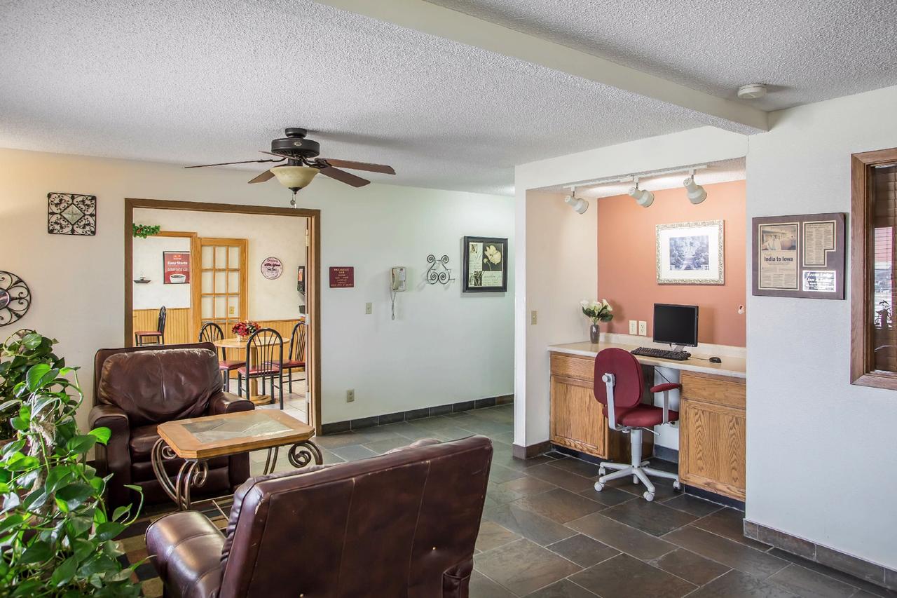 Econo Lodge Inn & Suites Dubuque - thumb 6