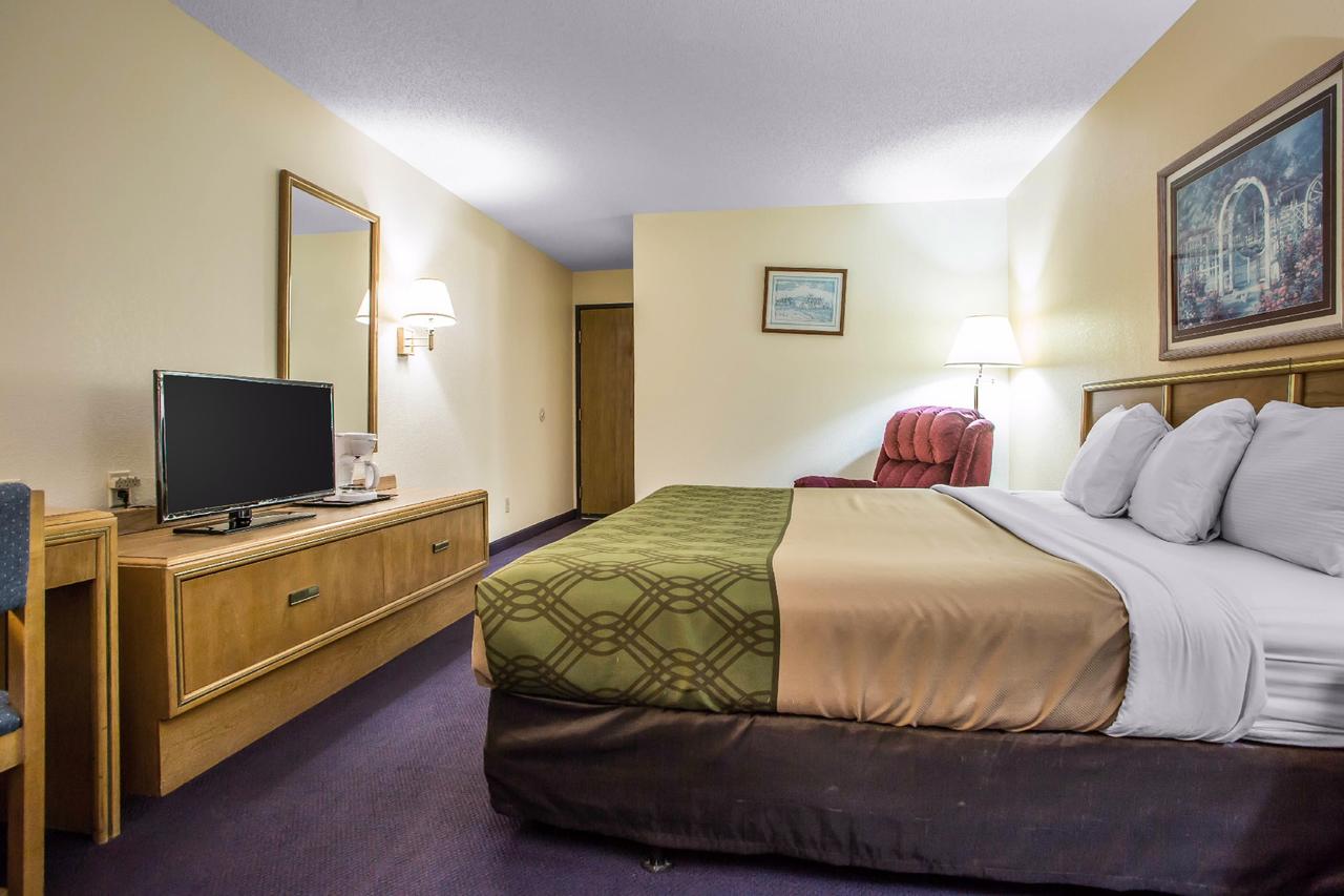 Econo Lodge Inn & Suites Dubuque - thumb 22