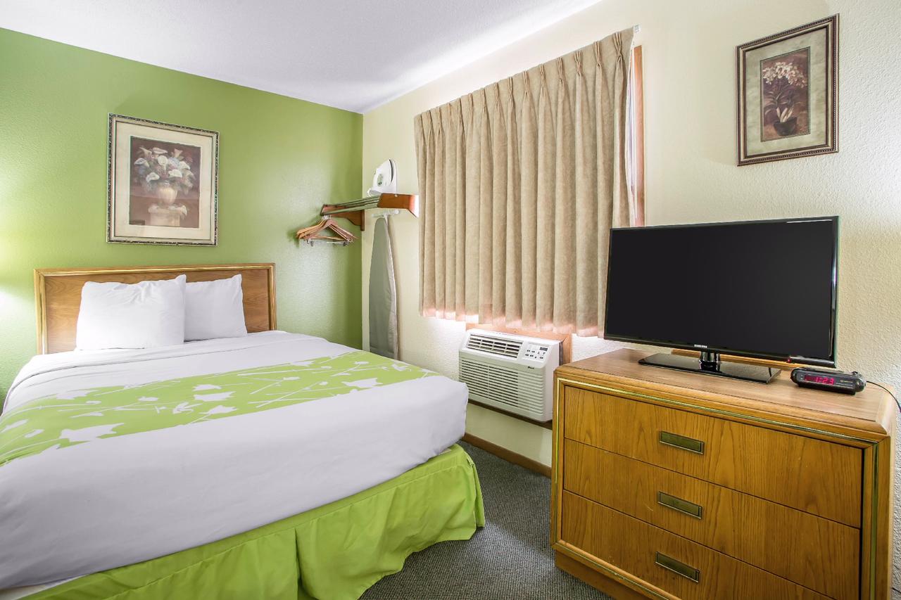 Econo Lodge Inn & Suites Dubuque - thumb 33
