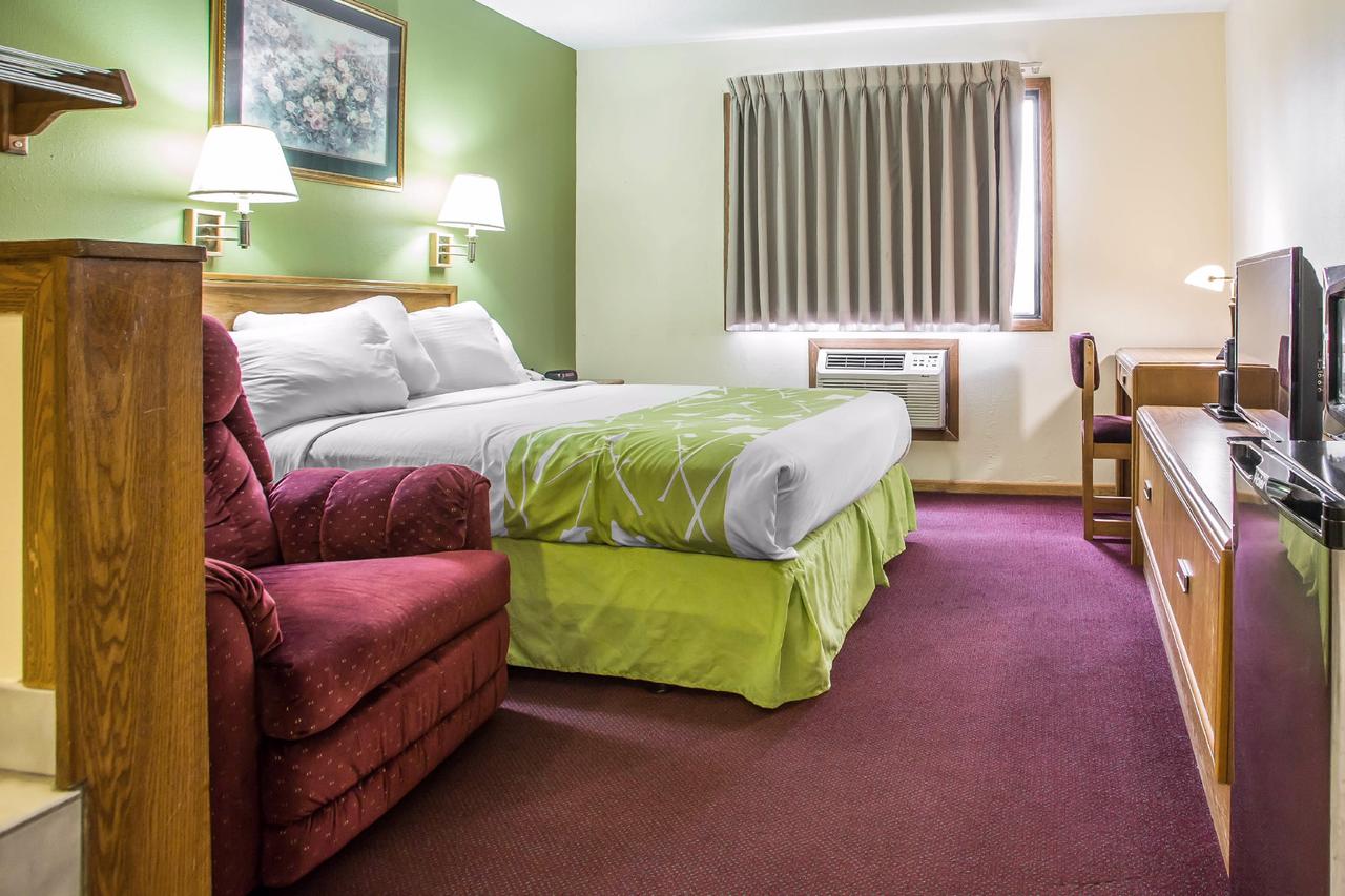 Econo Lodge Inn & Suites Dubuque - thumb 27