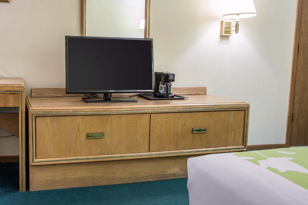 Econo Lodge Inn & Suites Dubuque - thumb 26