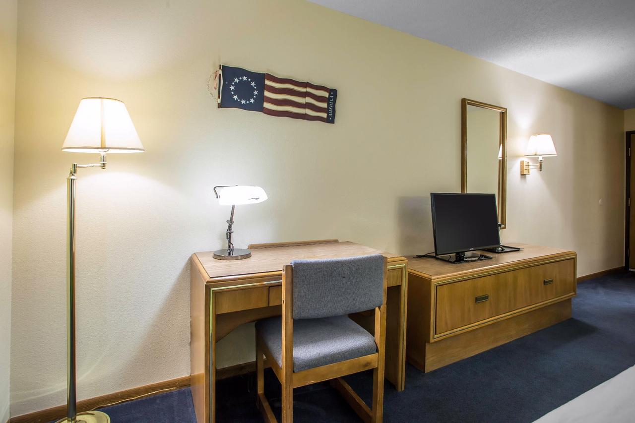 Econo Lodge Inn & Suites Dubuque - thumb 31