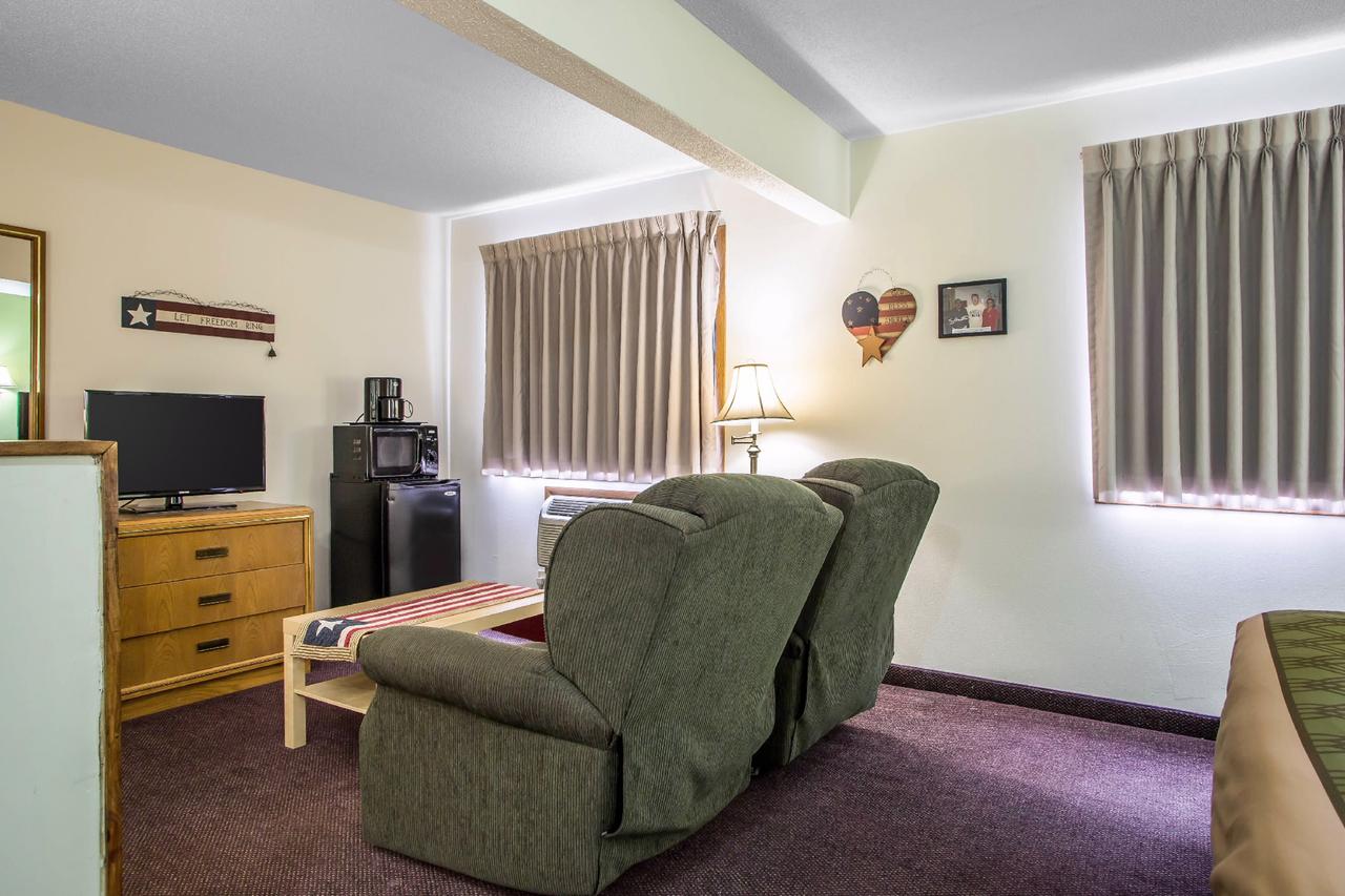 Econo Lodge Inn & Suites Dubuque - thumb 18