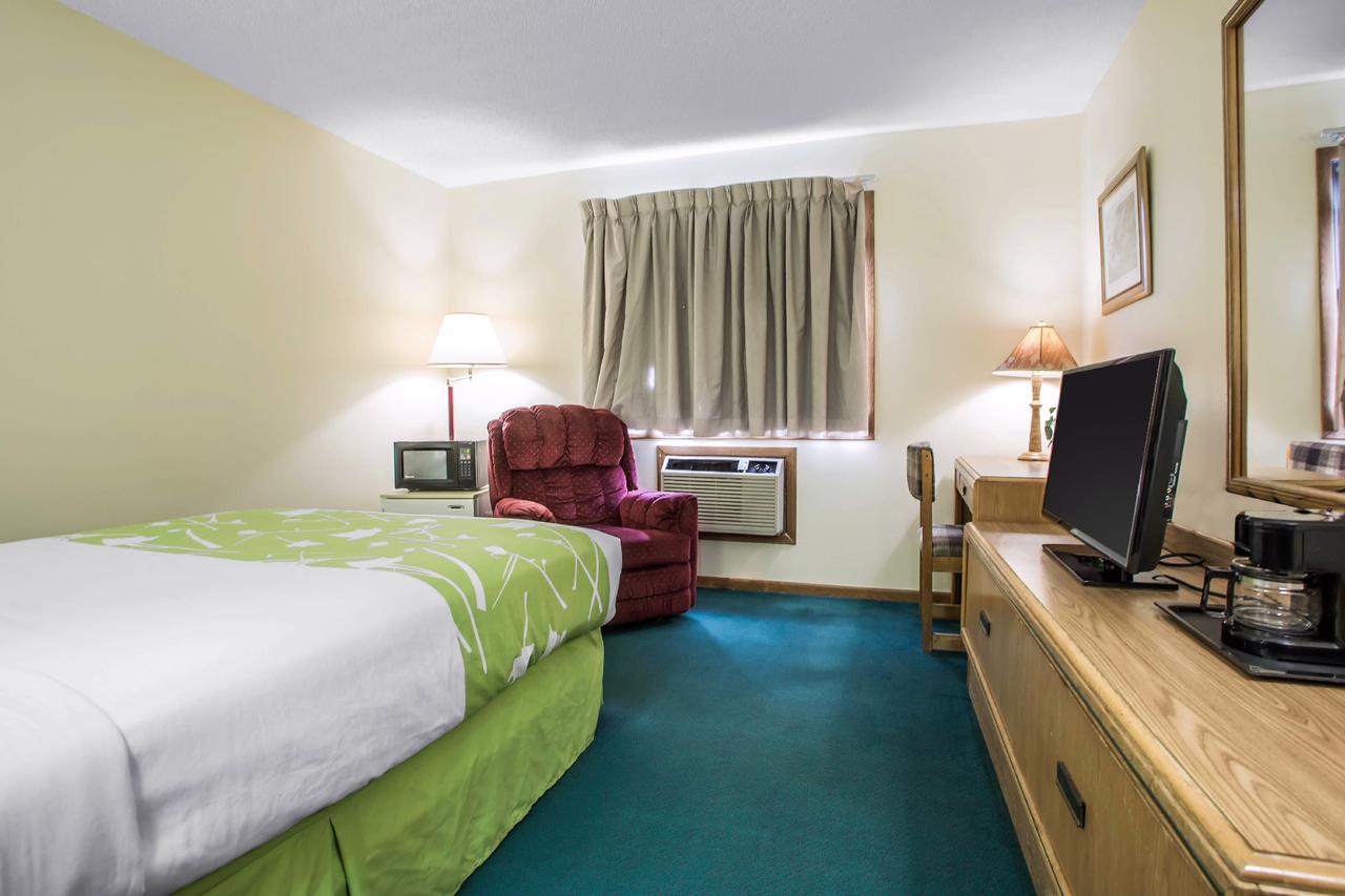 Econo Lodge Inn & Suites Dubuque - thumb 25