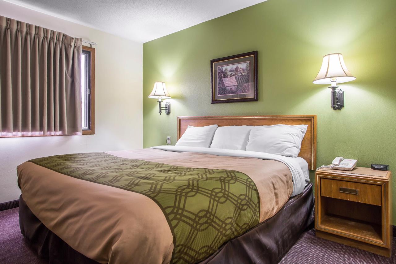 Econo Lodge Inn & Suites Dubuque - thumb 20
