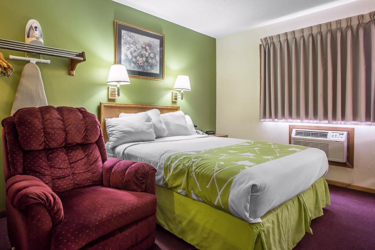 Econo Lodge Inn & Suites Dubuque - thumb 30