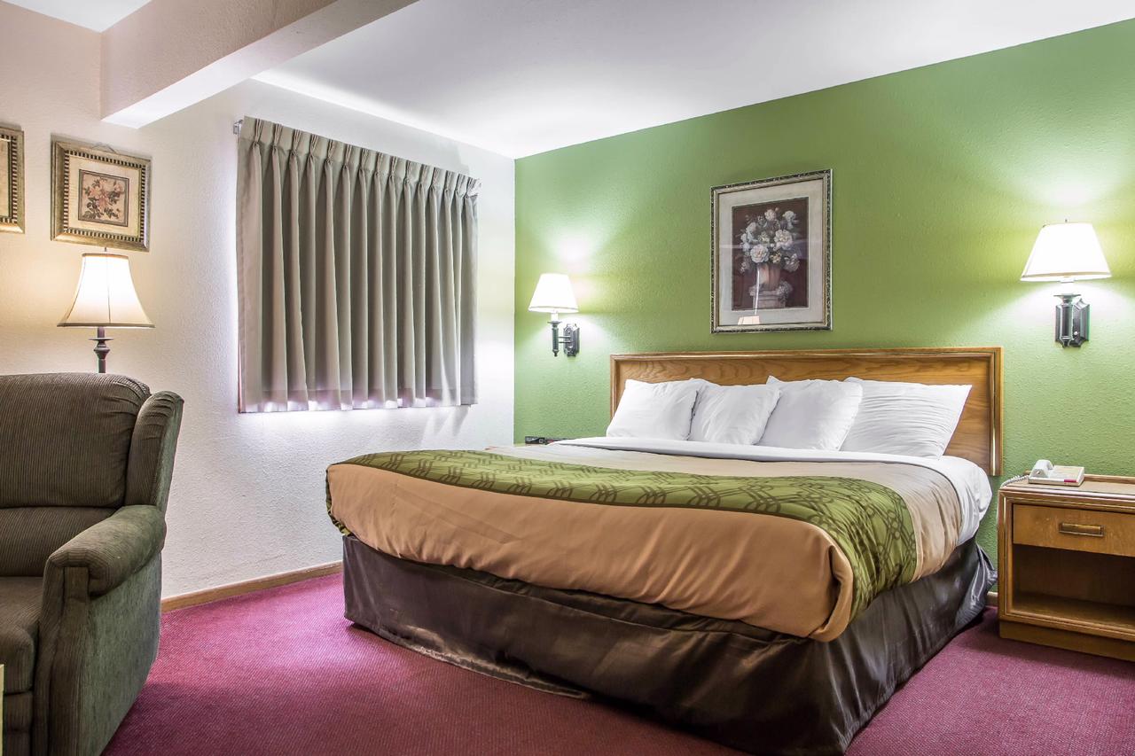 Econo Lodge Inn & Suites Dubuque - thumb 21