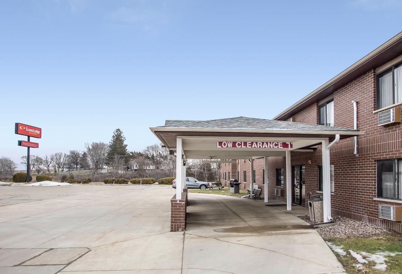 Econo Lodge Inn & Suites Dubuque - thumb 2