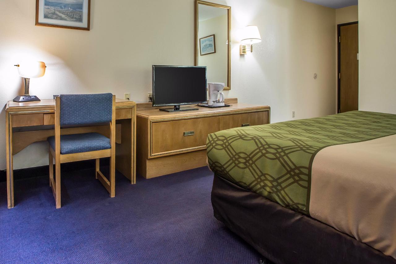 Econo Lodge Inn & Suites Dubuque - thumb 23
