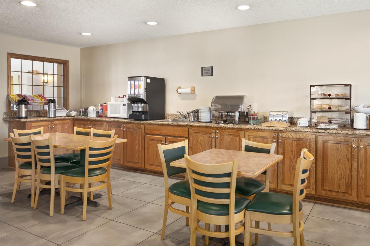 Country Inn & Suites By Radisson, Fort Dodge, IA - thumb 11