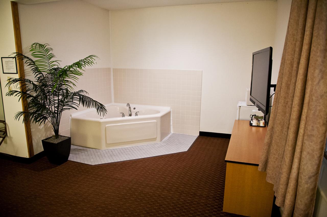 Americas Best Value Inn & Suites; Atlantic Inn & Suites - thumb 36
