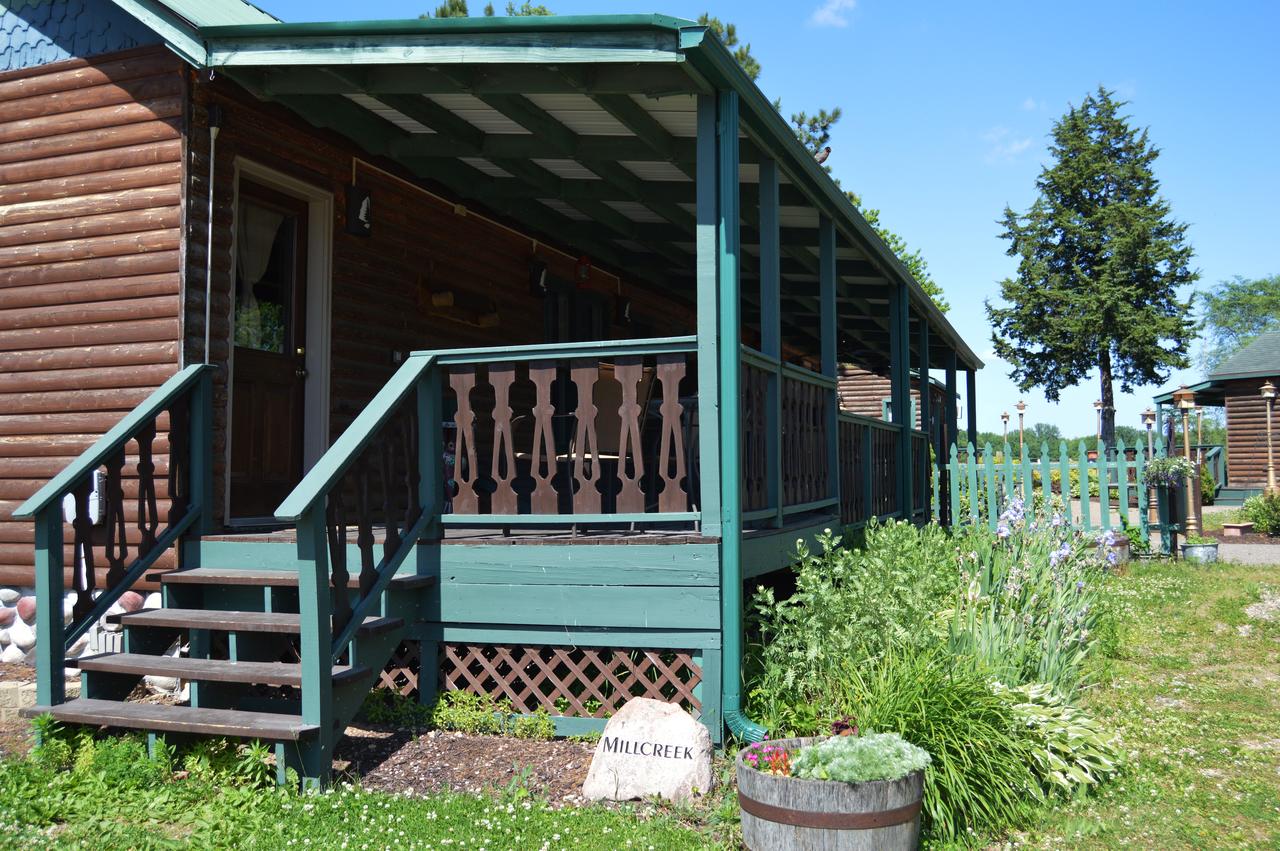 Moon River Cabins - thumb 1