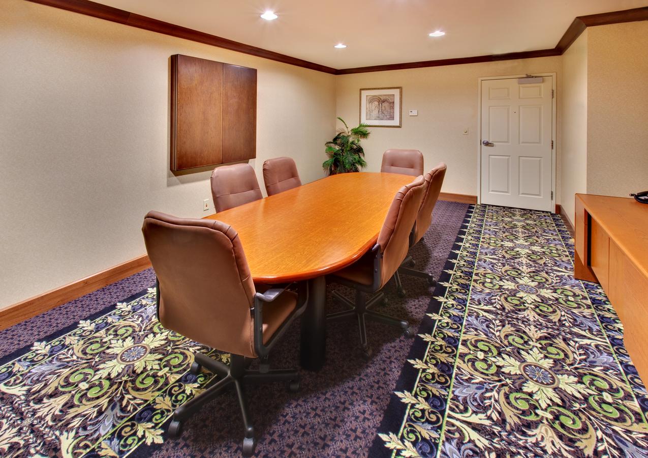 Staybridge Suites Davenport - thumb 3