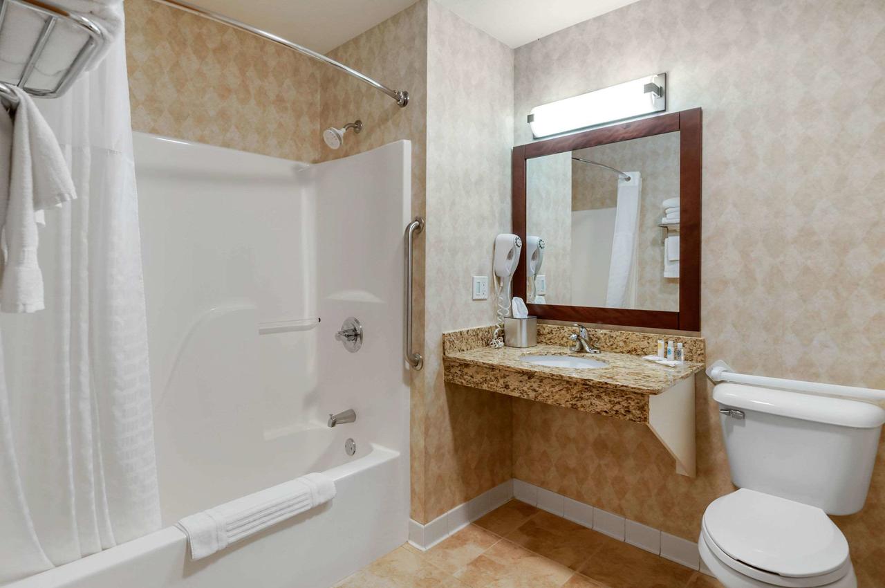Comfort Inn Dyersville Near Field Of Dreams - thumb 10
