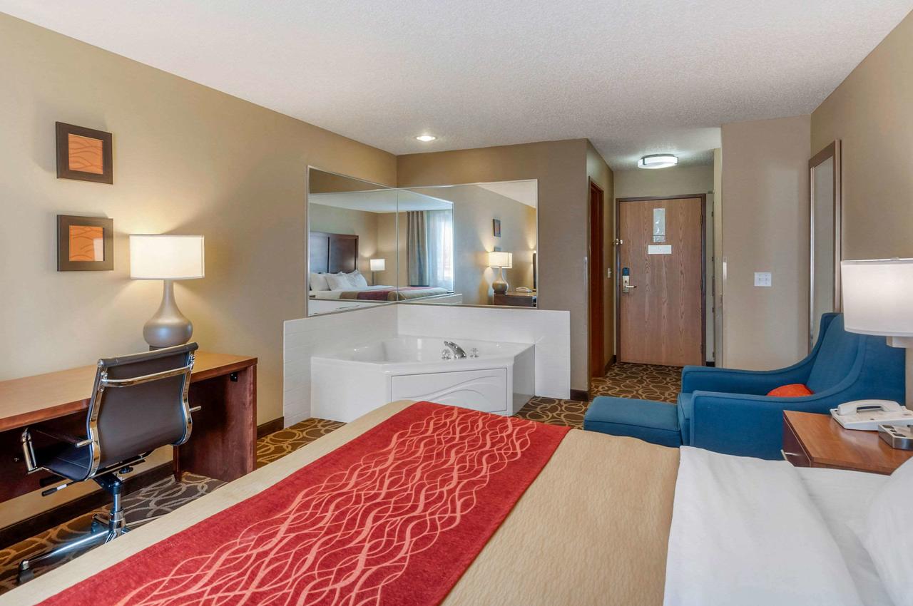 Comfort Inn Dyersville Near Field Of Dreams - thumb 5