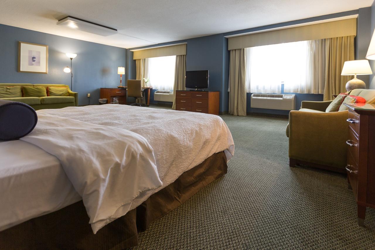 Capital Plaza Hotel - thumb 38