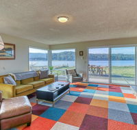 Lopez Island Mud Bay Waterfront home - Hotels Find