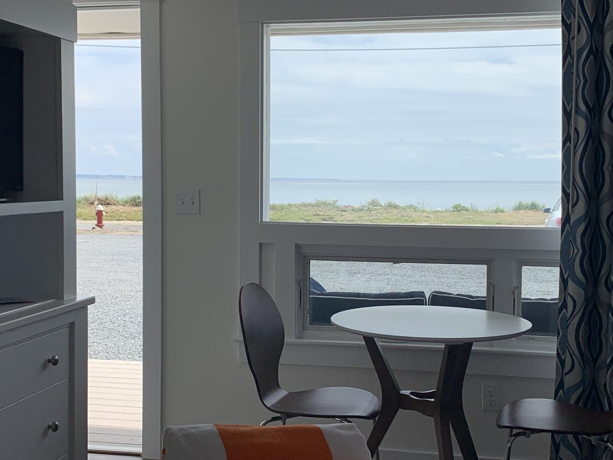 Breakwater Hotel - thumb 4