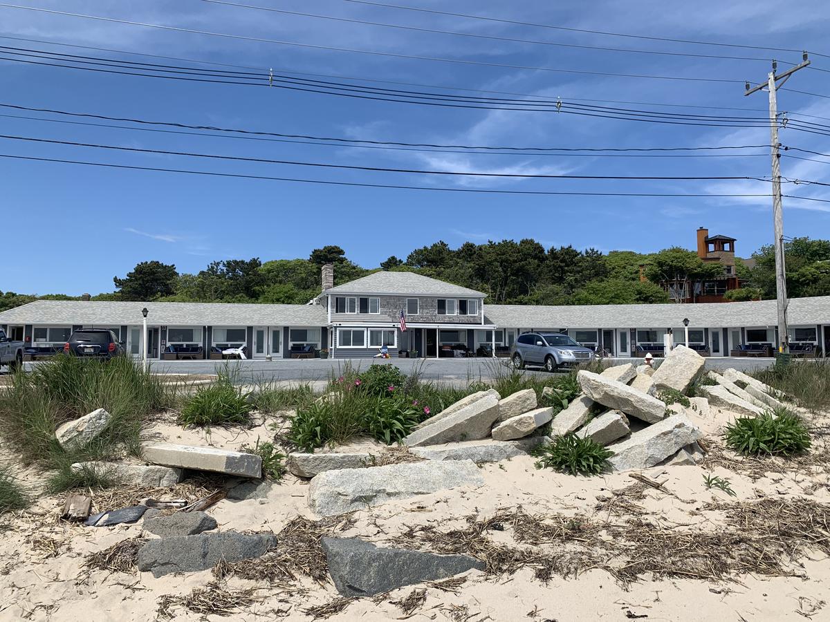 Breakwater Hotel - thumb 1