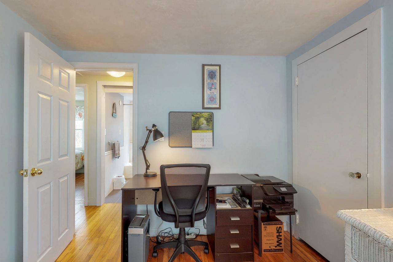 3 Bed 1 Bath Vacation Home In Hyannis - thumb 7