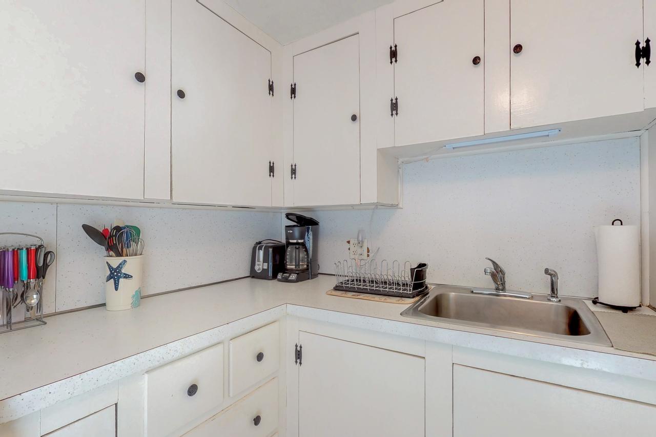 3 Bed 1 Bath Vacation Home In Hyannis - thumb 23