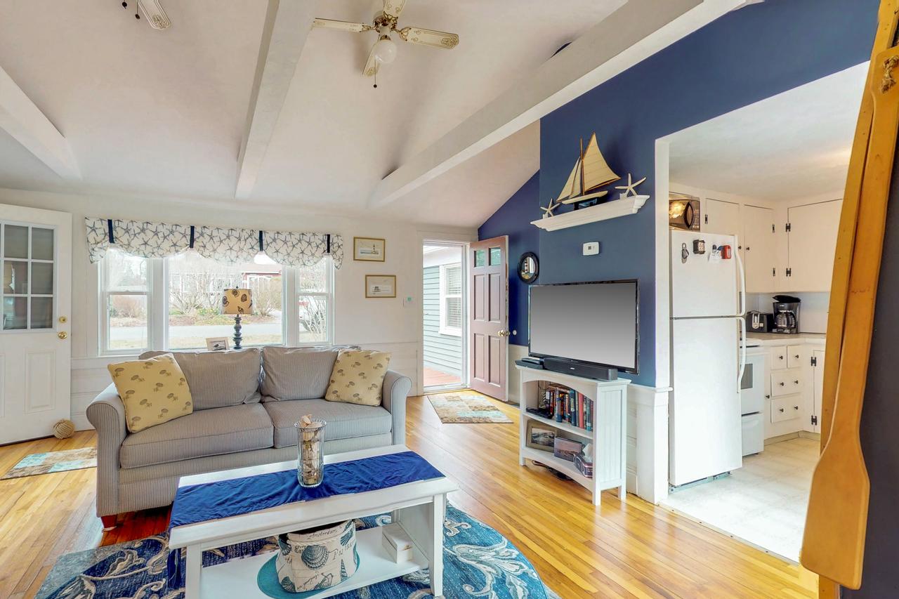 3 Bed 1 Bath Vacation Home In Hyannis - thumb 15