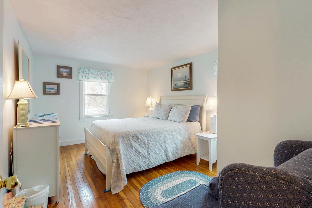 3 Bed 1 Bath Vacation Home In Hyannis - thumb 11