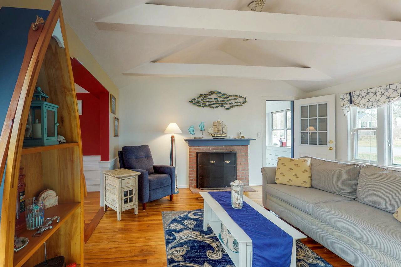 3 Bed 1 Bath Vacation Home In Hyannis - thumb 9