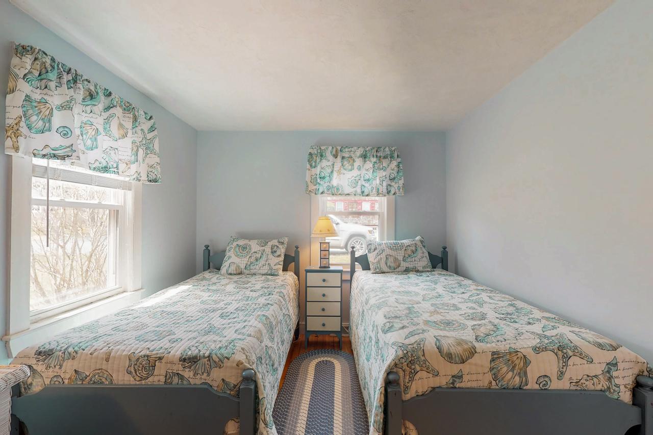 3 Bed 1 Bath Vacation Home In Hyannis - thumb 18