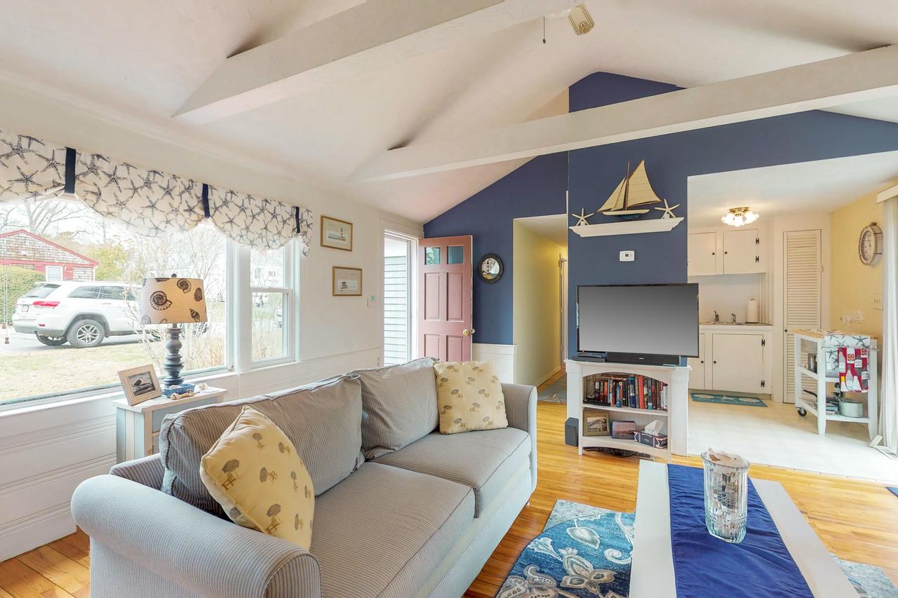 3 Bed 1 Bath Vacation Home In Hyannis - thumb 5