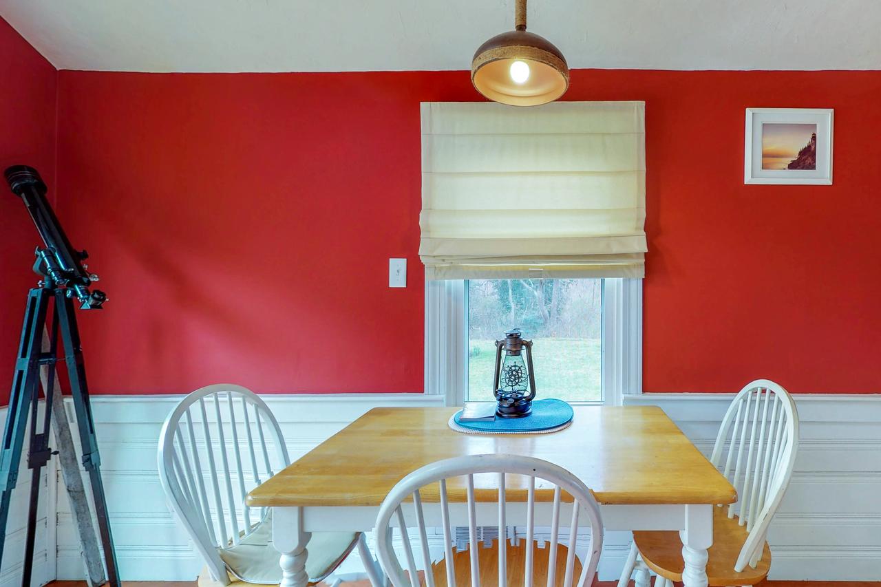 3 Bed 1 Bath Vacation Home In Hyannis - thumb 0