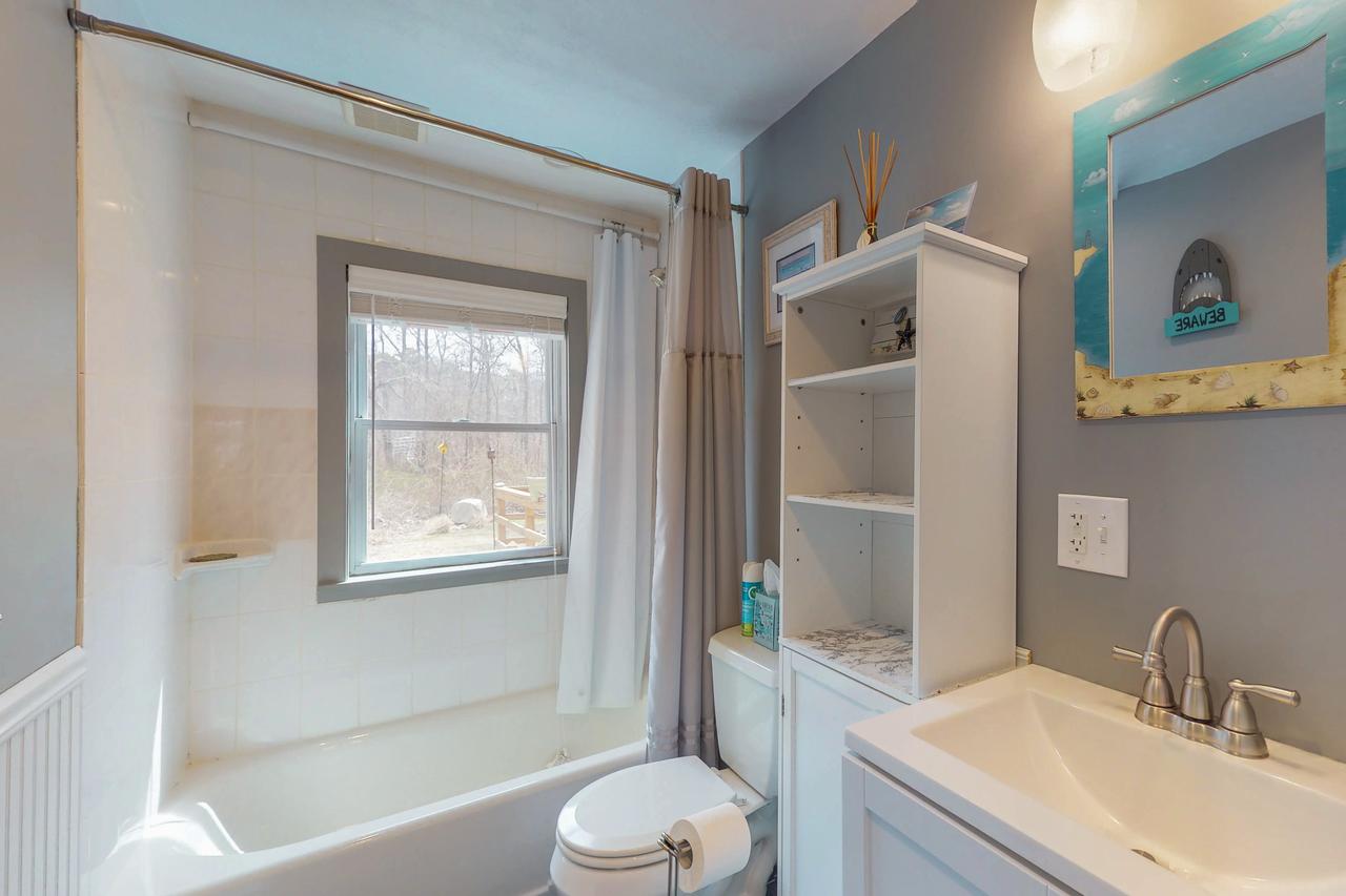 3 Bed 1 Bath Vacation Home In Hyannis - thumb 24