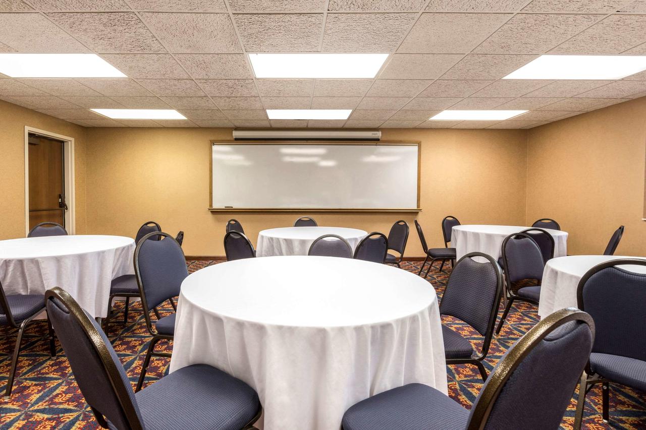 Quality Inn Auburn Hills - thumb 11