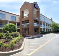 Howard Johnson by Wyndham Romulus Detroit Metro Airport - Hotels Find