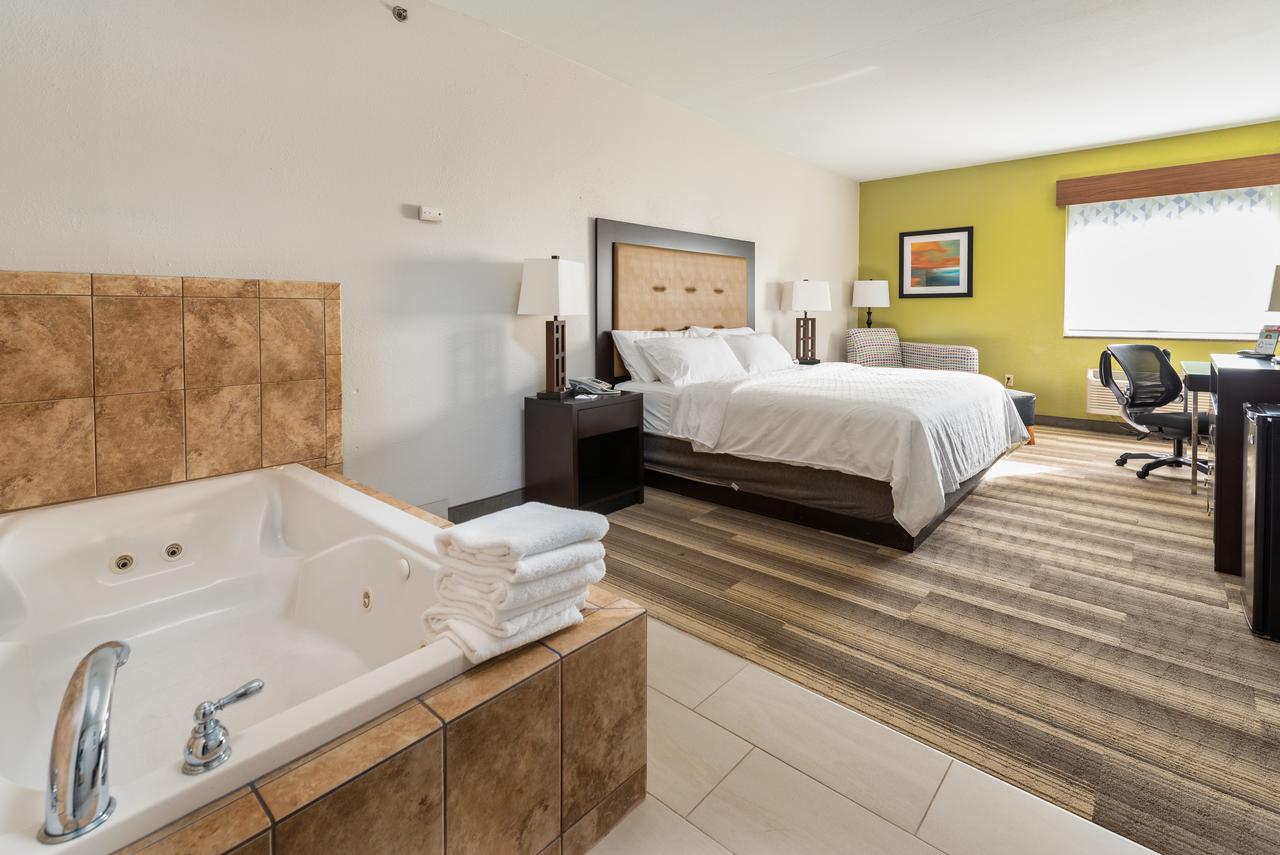 Holiday Inn Express Hotel & Suites South Haven - thumb 4