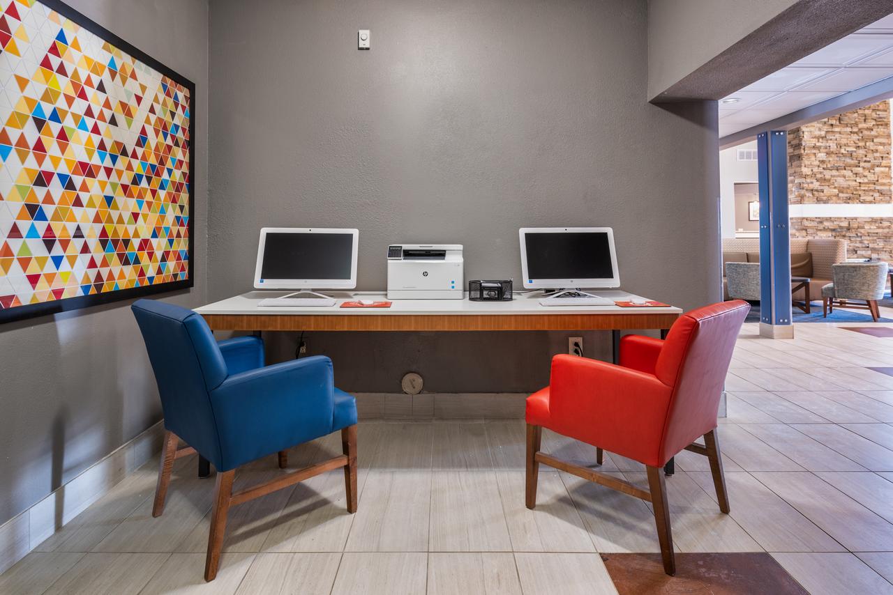 Holiday Inn Express Hotel & Suites South Haven - thumb 7