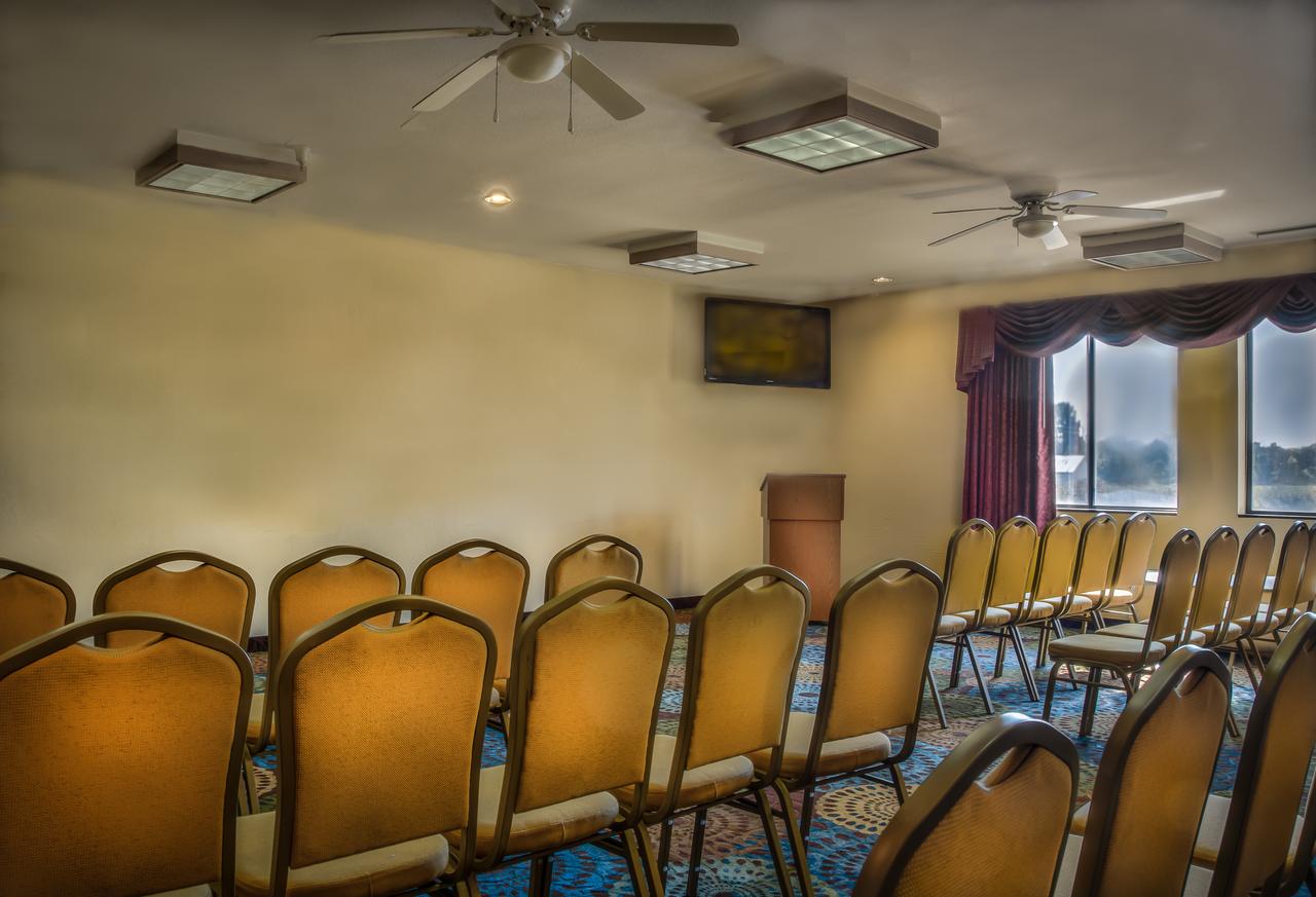 Holiday Inn Express Hotel & Suites South Haven - thumb 14