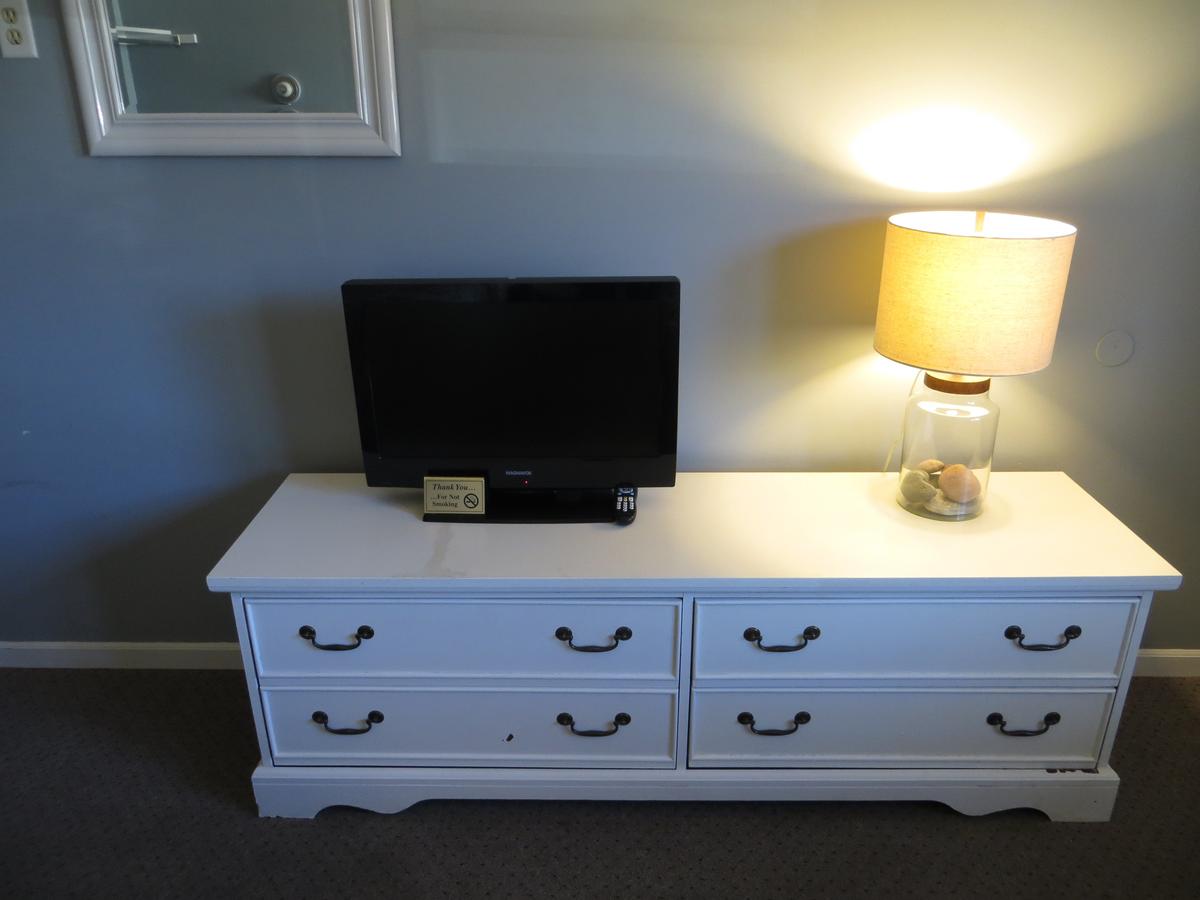 Empire Lakeshore Inn - thumb 37