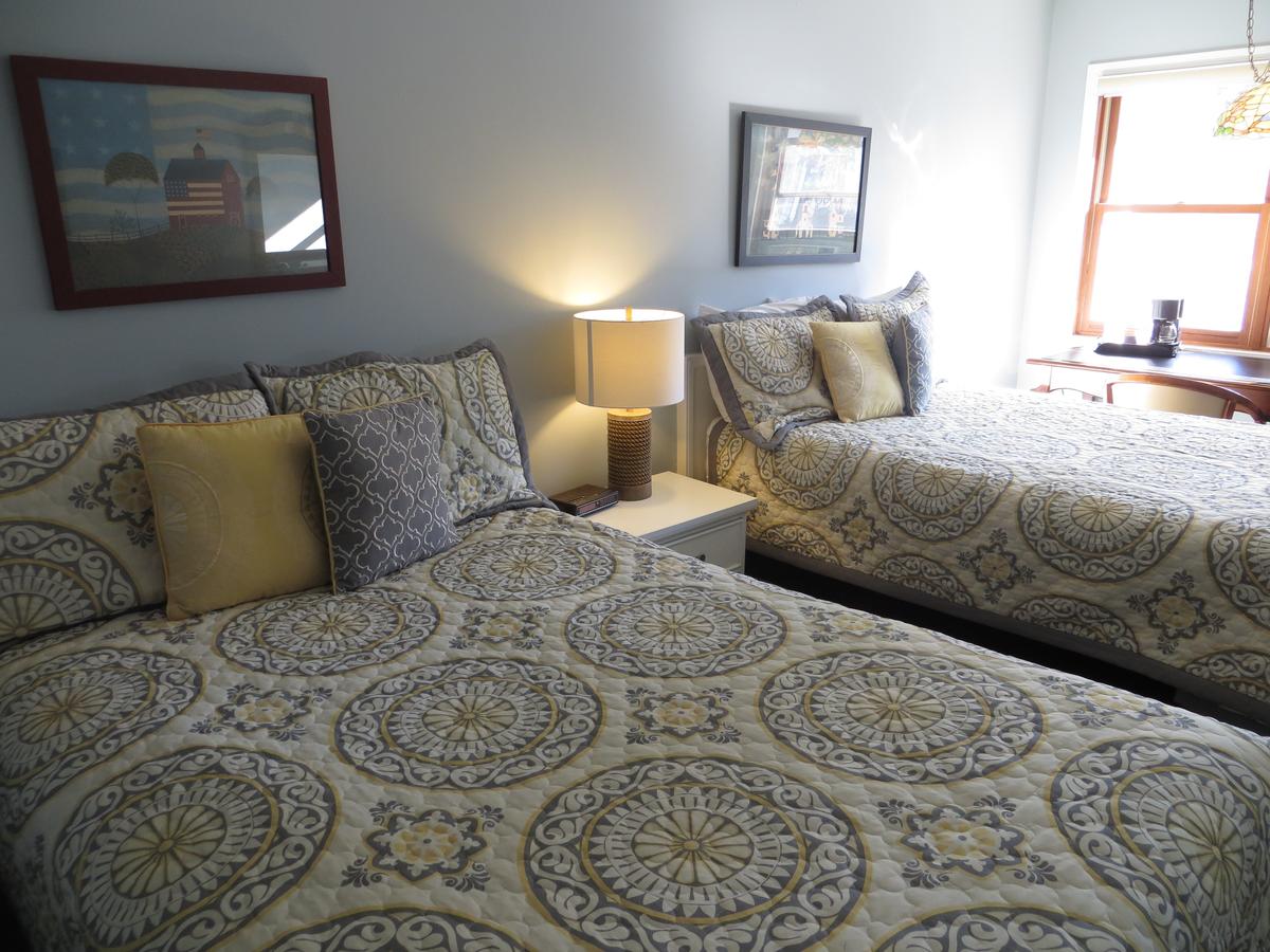 Empire Lakeshore Inn - thumb 17