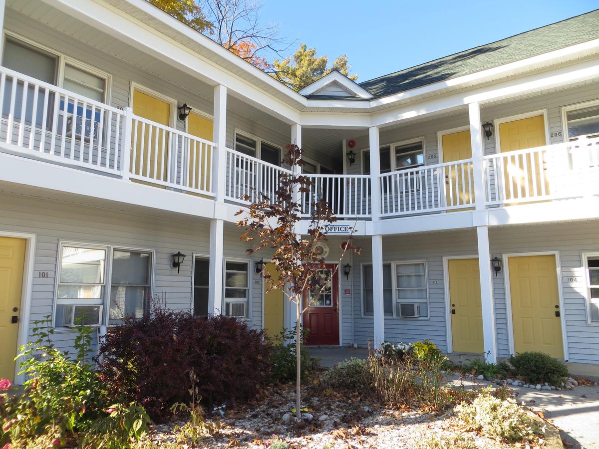 Empire Lakeshore Inn - thumb 13