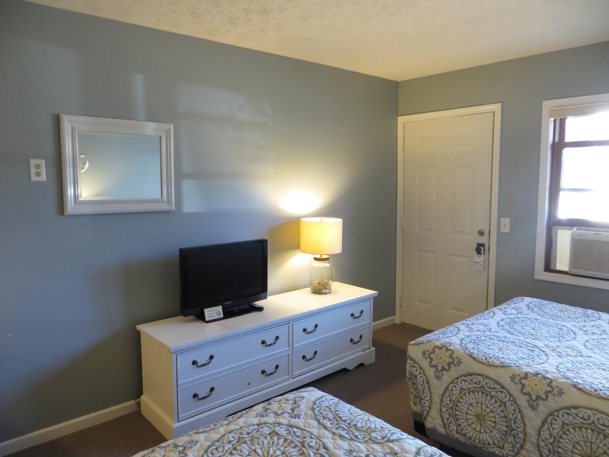 Empire Lakeshore Inn - thumb 36