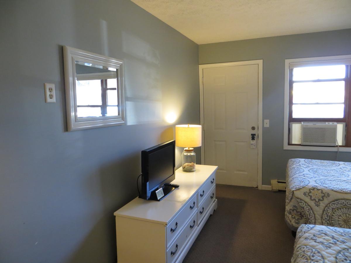 Empire Lakeshore Inn - thumb 35