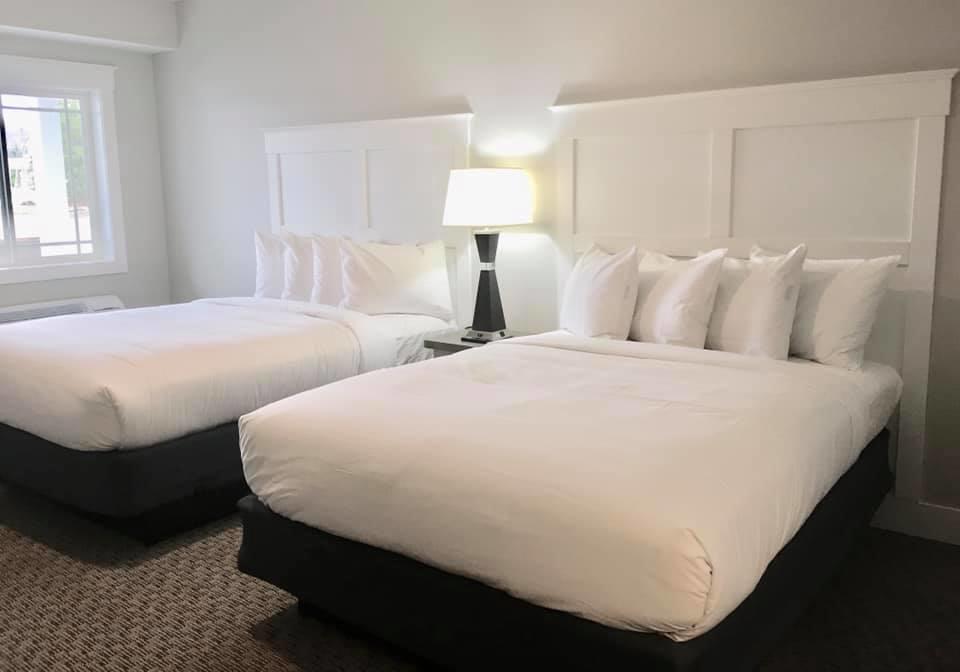 Empire Lakeshore Inn - thumb 9
