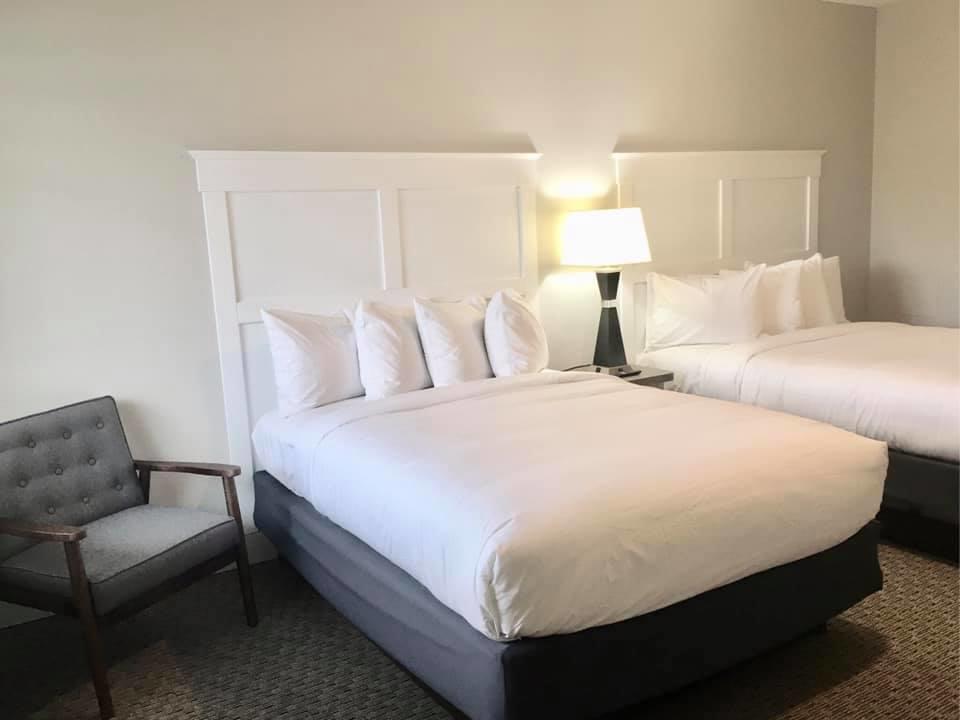 Empire Lakeshore Inn - thumb 8