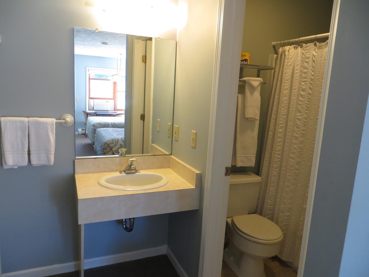 Empire Lakeshore Inn - thumb 39